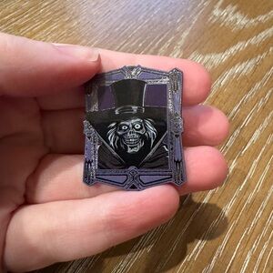 Disney Haunted Mansion The Hatbox Ghost Portrait Pin